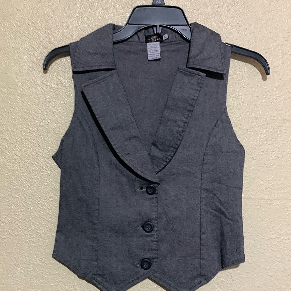 Michel Vest Top M Collared 3 Front Buttons Back Tab Detail Short Cotton Blend